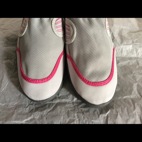 Whater Shoes Women’s Size 7-8🌊 - Picture 3 of 3